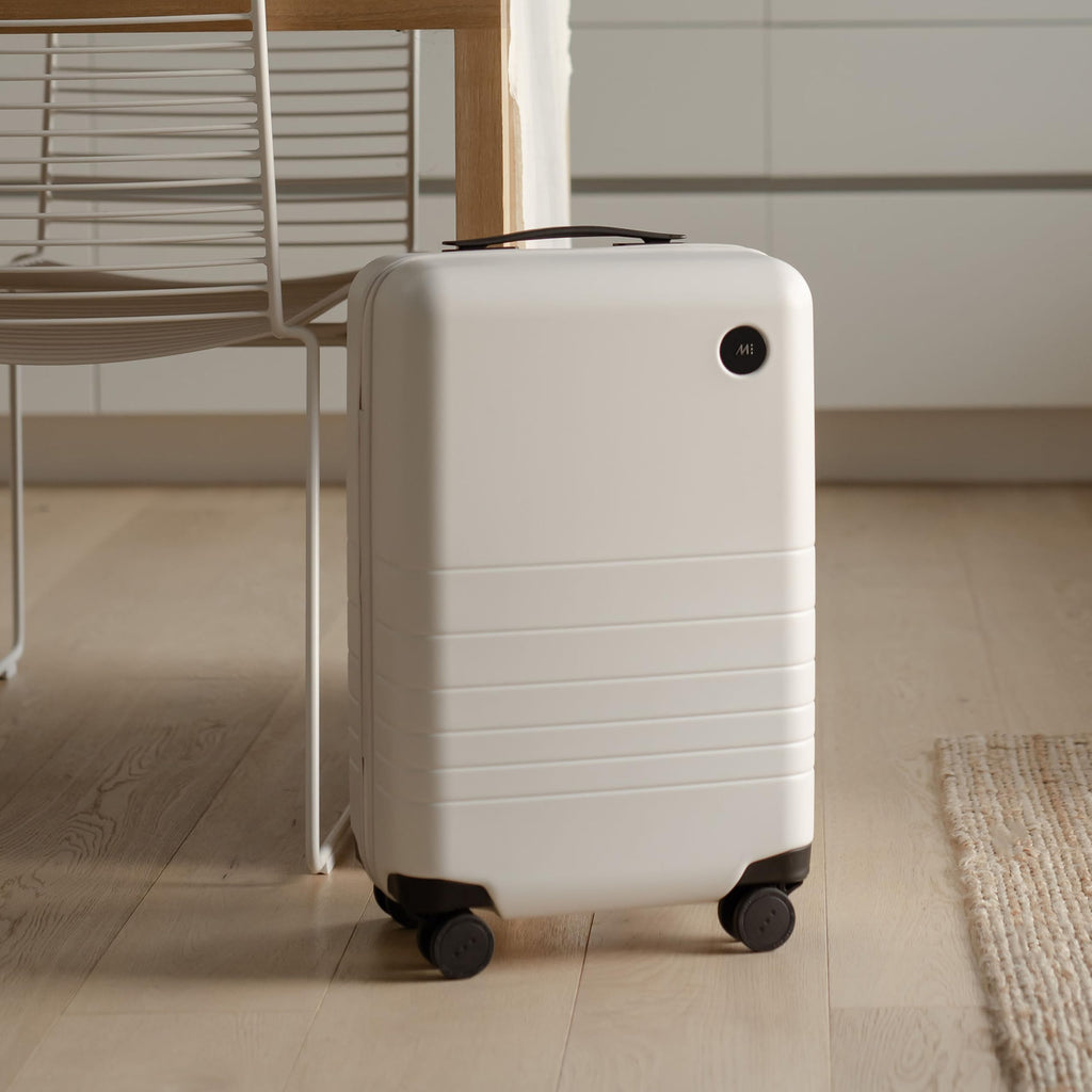 21 Inch Hardside Spinner Suitcase X732337